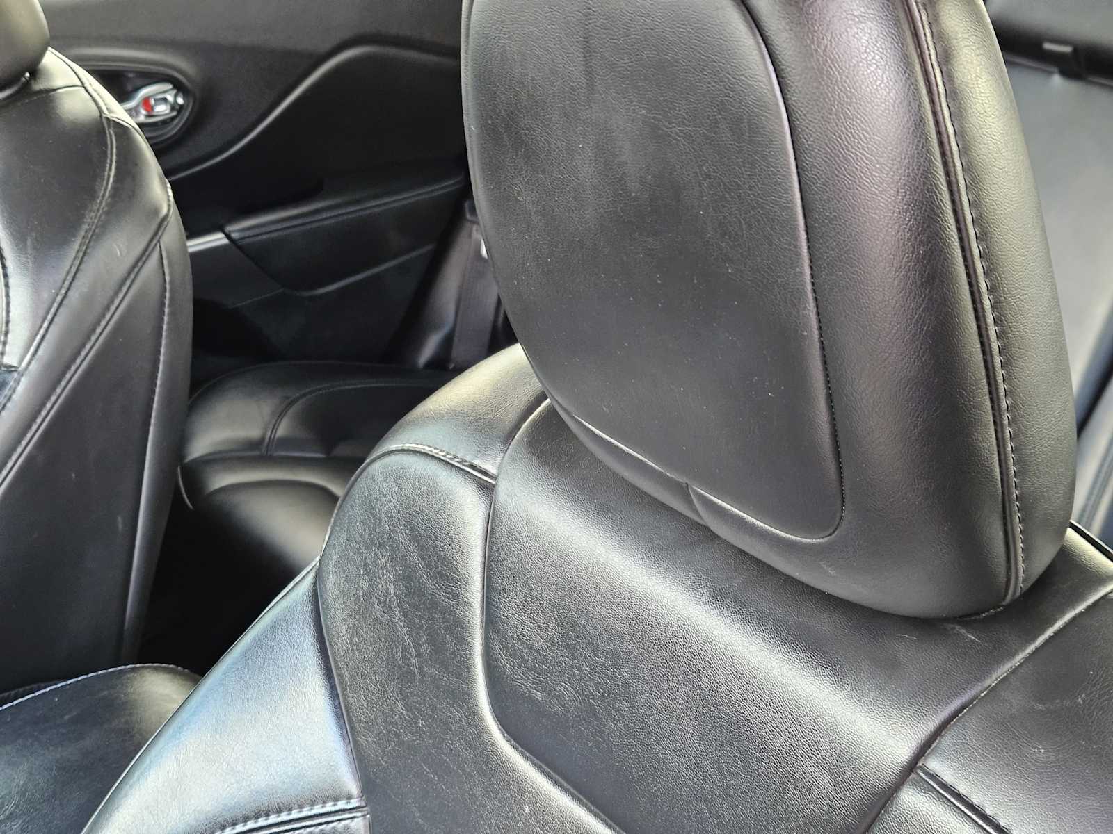 Thumbnail: 2020 Jeep Cherokee - 14