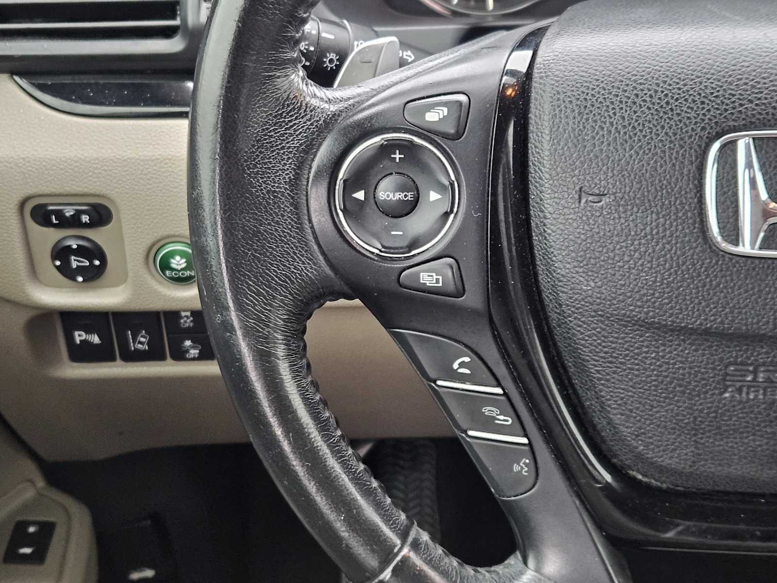 Thumbnail: 2017 Honda Pilot - 26