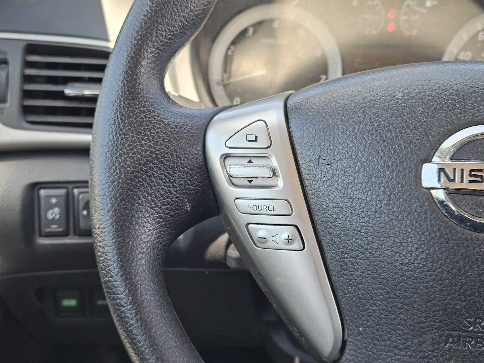 Thumbnail: 2013 Nissan Sentra - 25