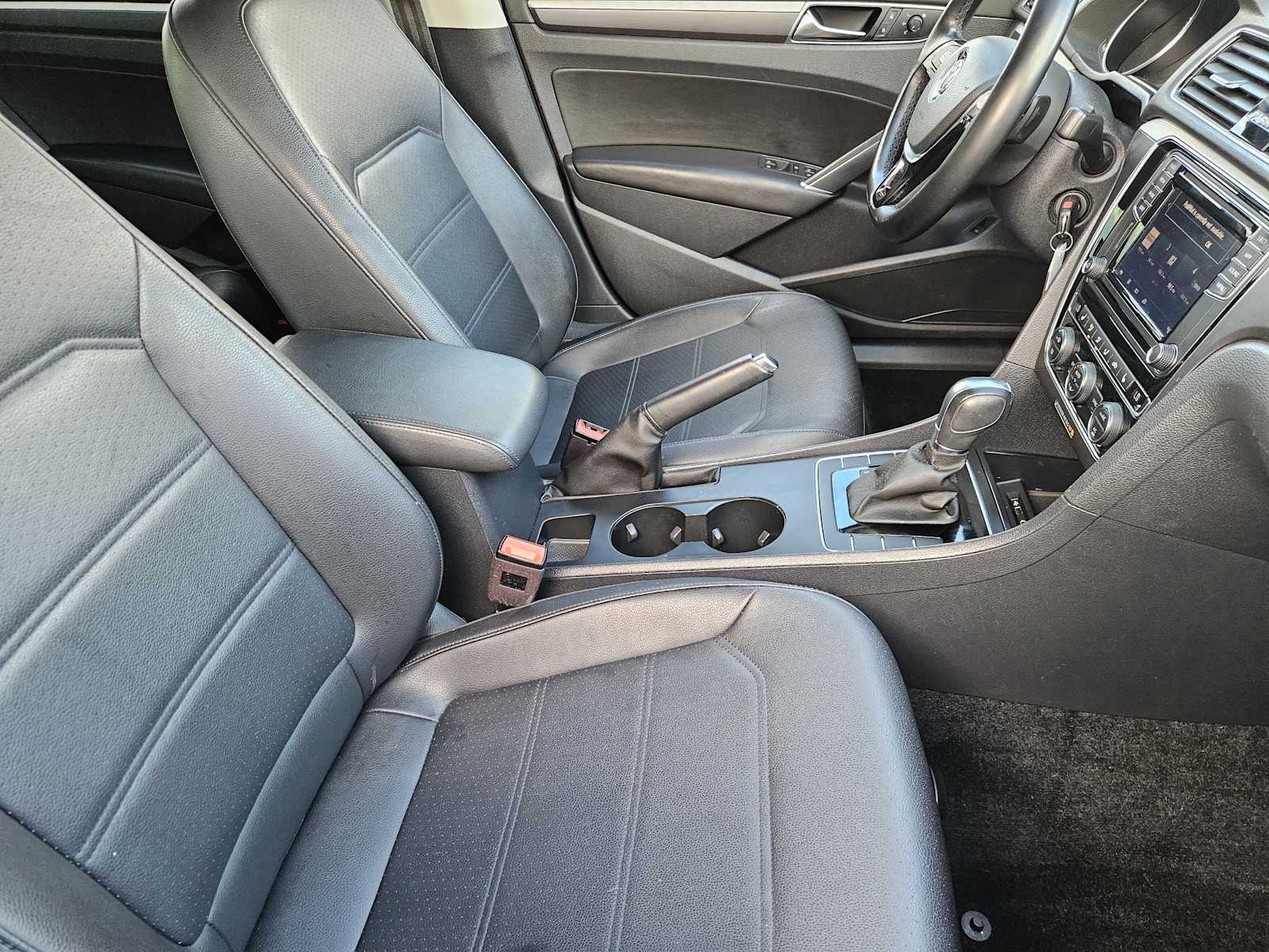 Thumbnail: 2018 Volkswagen Passat - 14