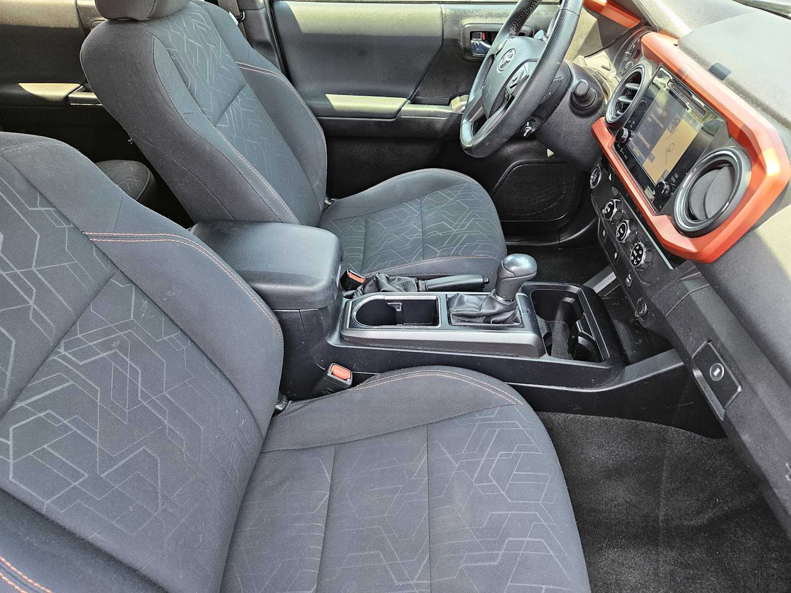 Thumbnail: 2017 Toyota Tacoma - 14