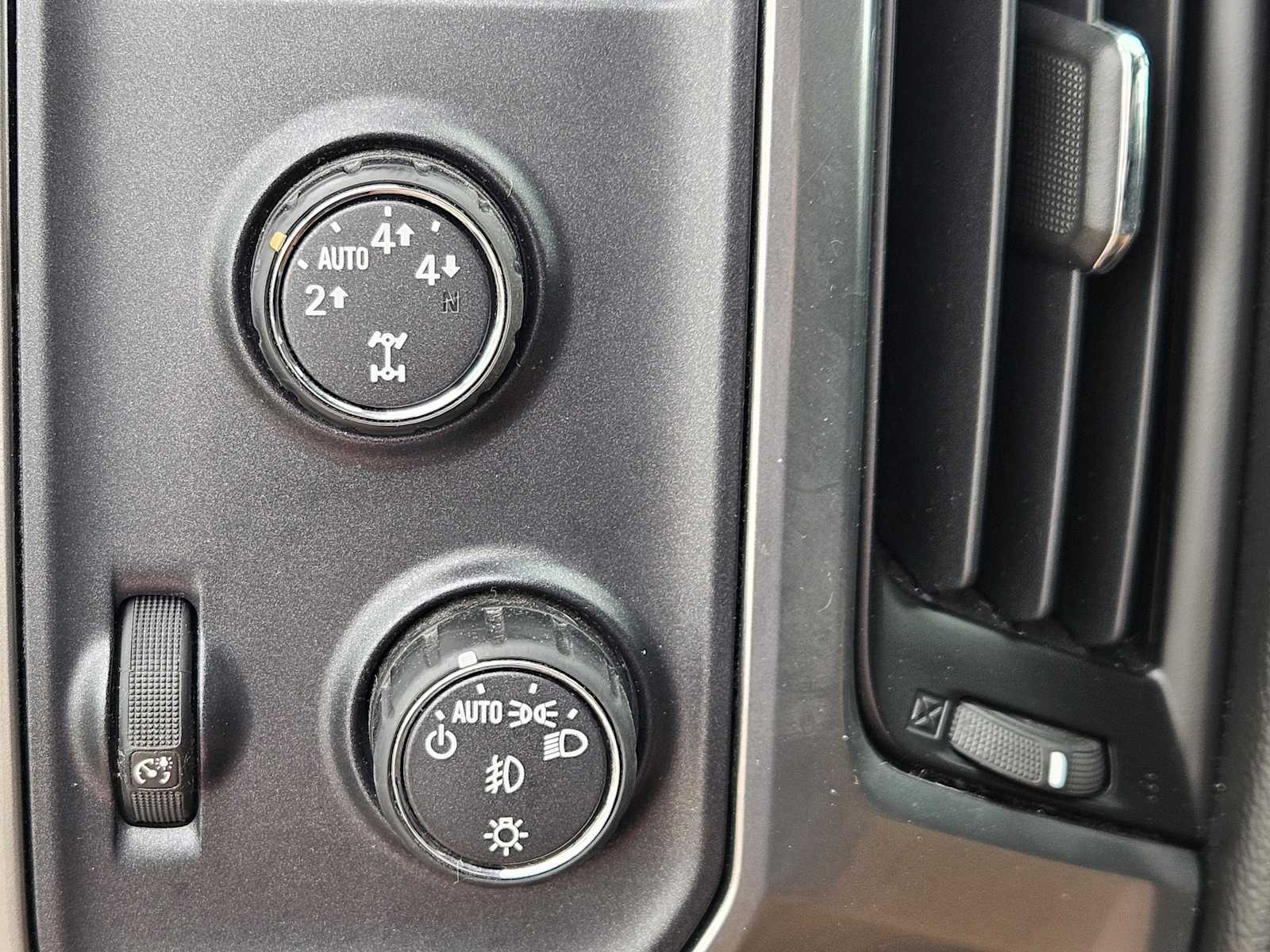 Thumbnail: 2016 Chevrolet Silverado 1500 - 21