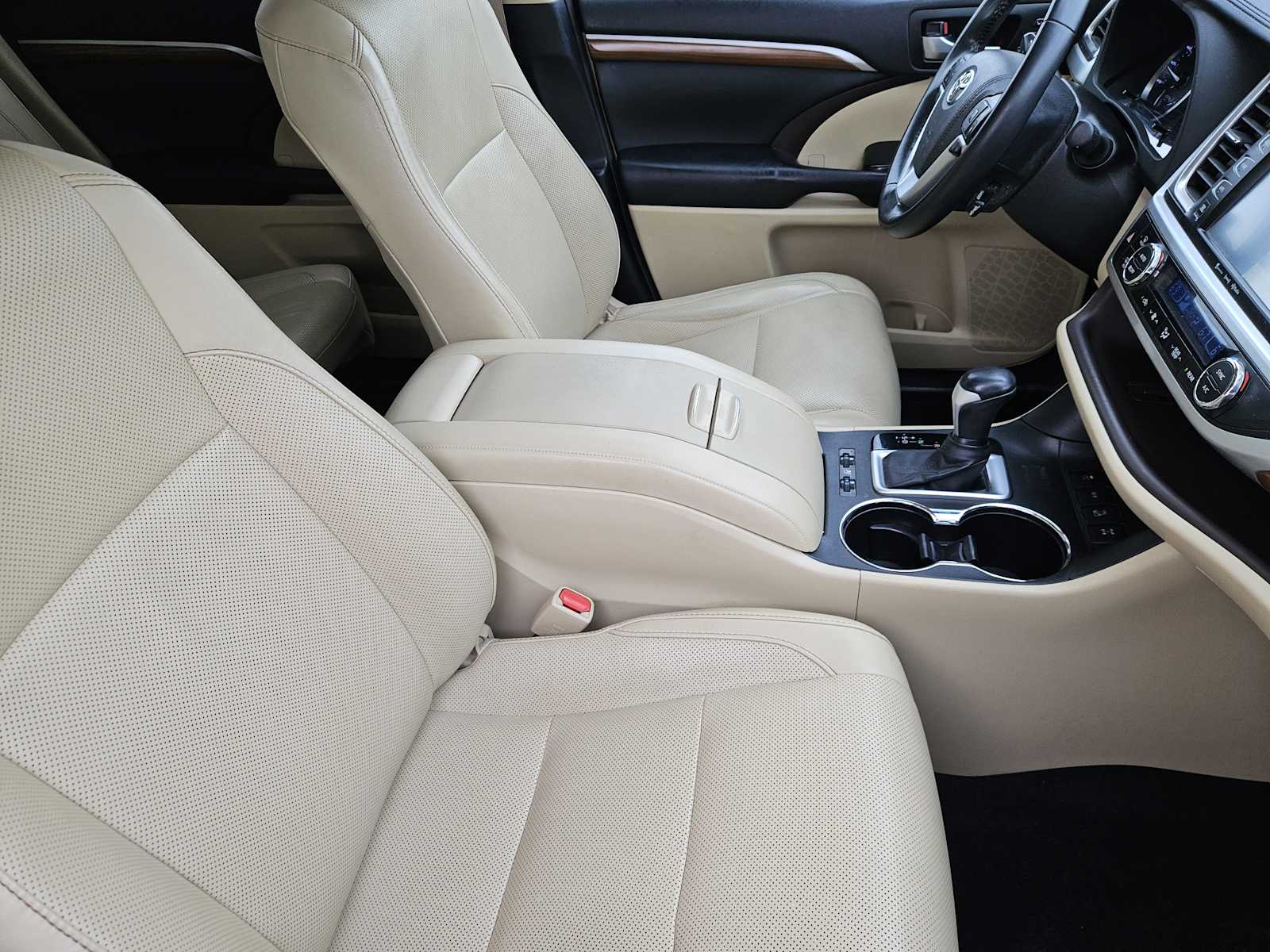 Thumbnail: 2017 Toyota Highlander - 14