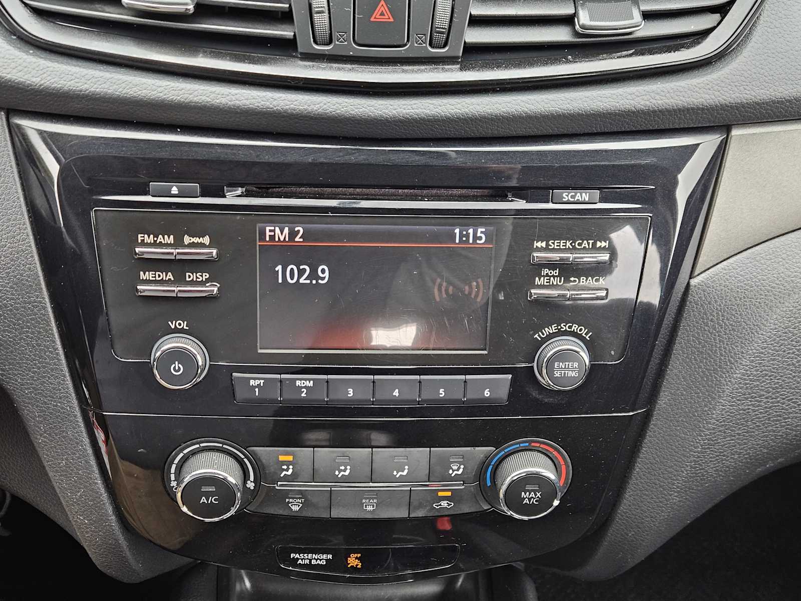 Thumbnail: 2018 Nissan Rogue Sport - 16