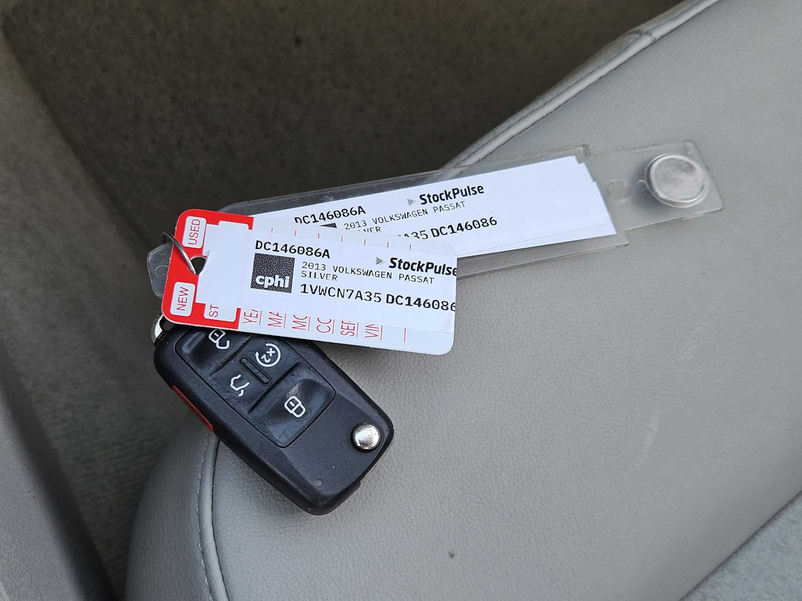 Thumbnail: 2013 Volkswagen Passat - 33