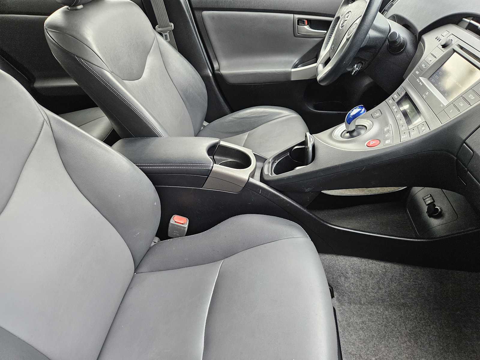 Thumbnail: 2014 Toyota Prius - 14