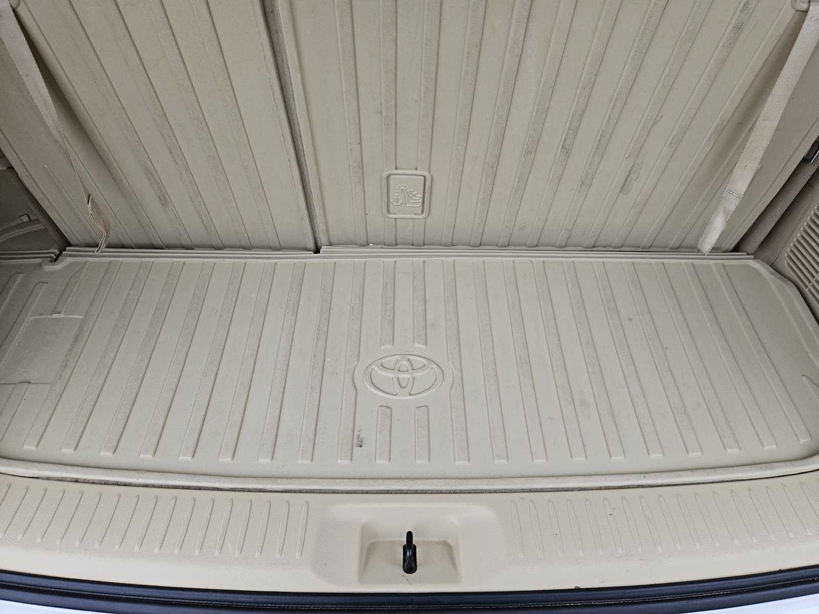 Thumbnail: 2015 Toyota Highlander - 32