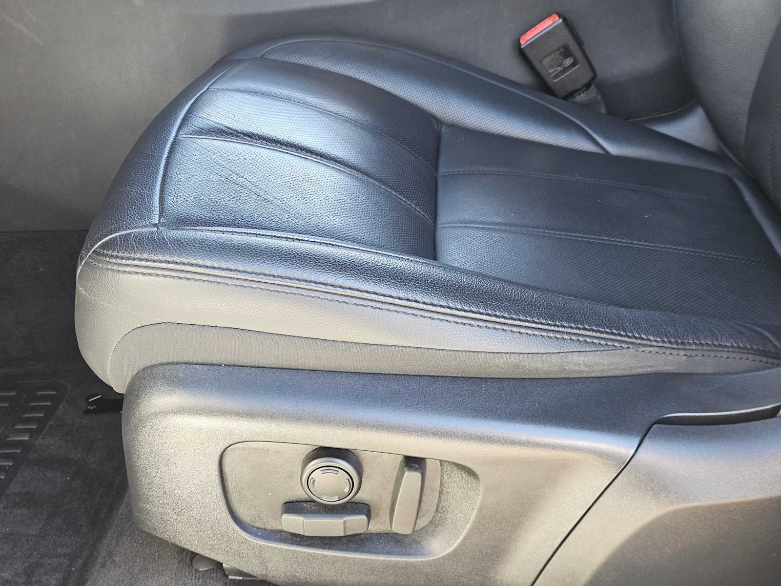 Thumbnail: 2024 Land Rover Range Rover Evoque - 22