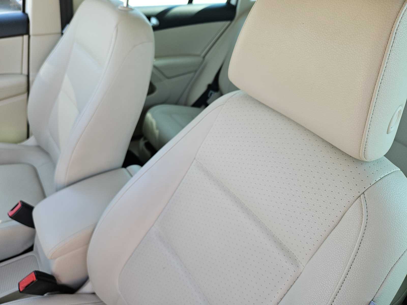 Thumbnail: 2014 Volkswagen Tiguan - 15