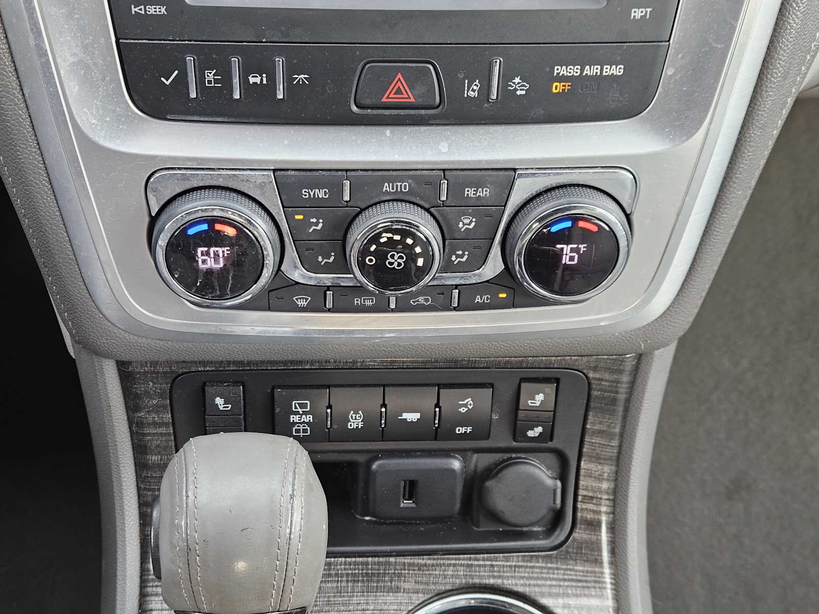 Thumbnail: 2016 GMC Acadia - 19