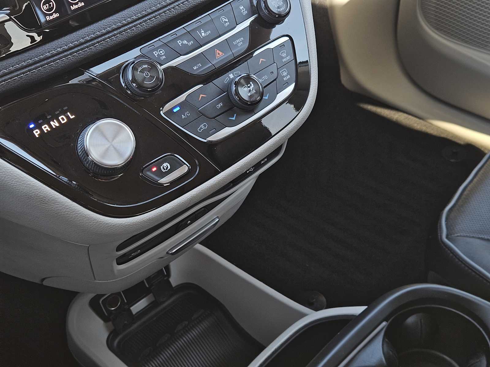 Thumbnail: 2018 Chrysler Pacifica - 19