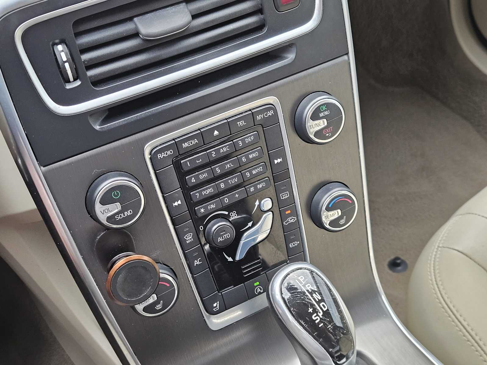 Thumbnail: 2015 Volvo S60 - 17