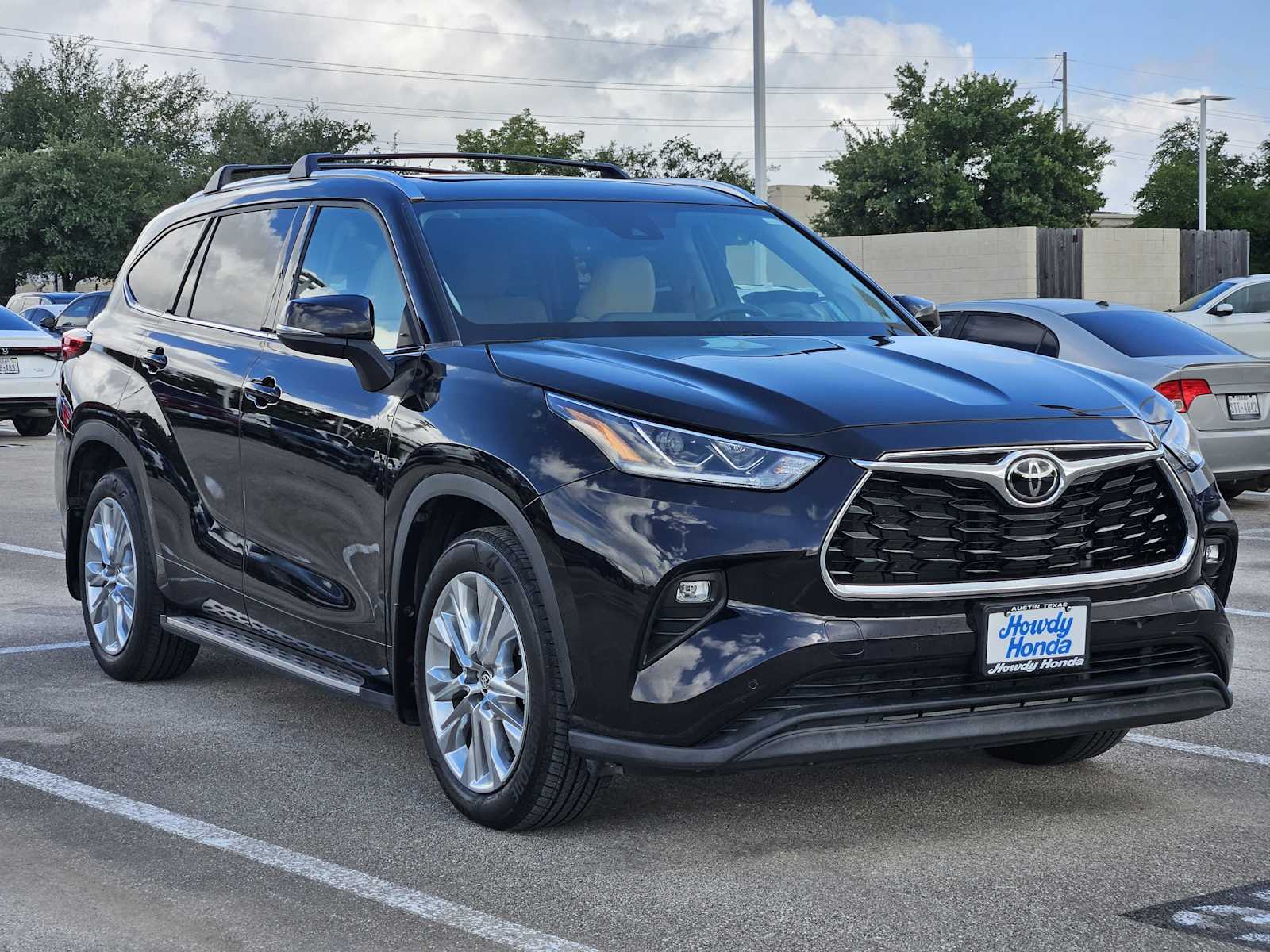 Thumbnail: 2022 Toyota Highlander - 3