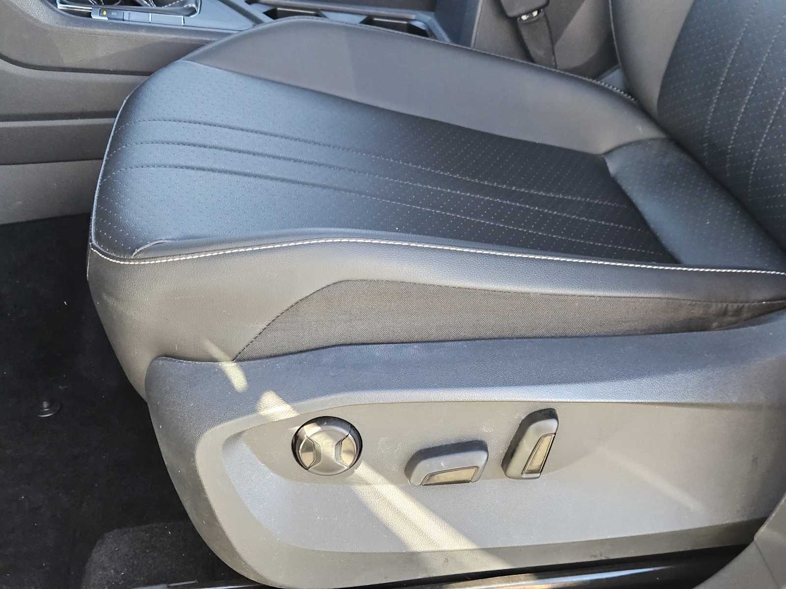 Thumbnail: 2022 Volkswagen Tiguan - 23