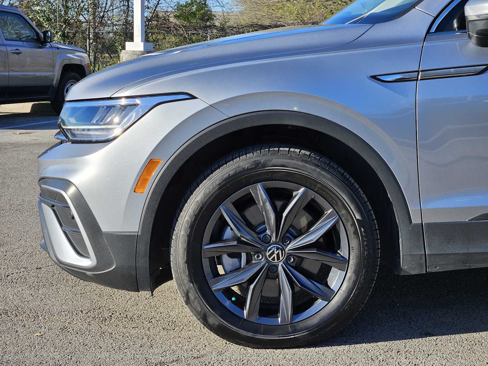 Thumbnail: 2022 Volkswagen Tiguan - 8