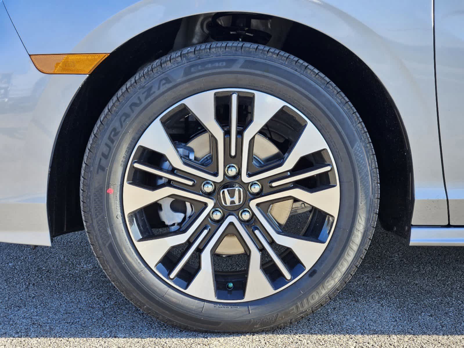 Thumbnail: 2026 Honda Odyssey - 9