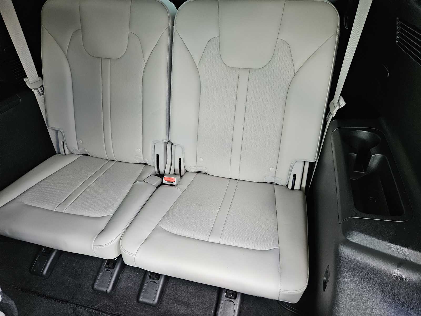 Thumbnail: 2023 Kia Sorento - 31