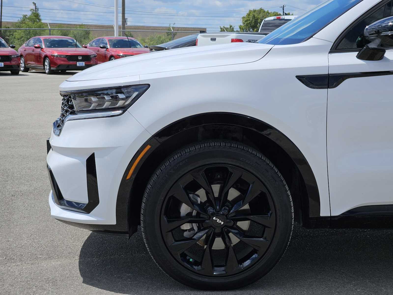 Thumbnail: 2023 Kia Sorento - 8