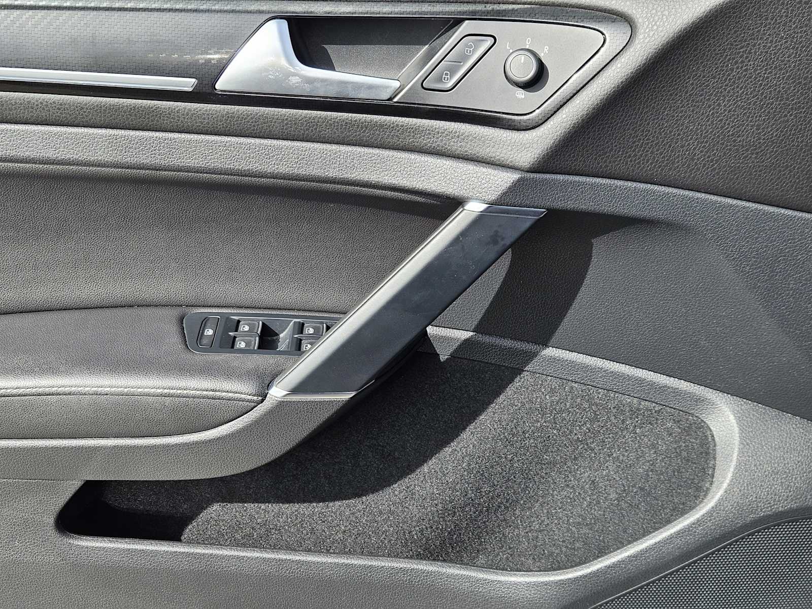 Thumbnail: 2019 Volkswagen Golf - 22