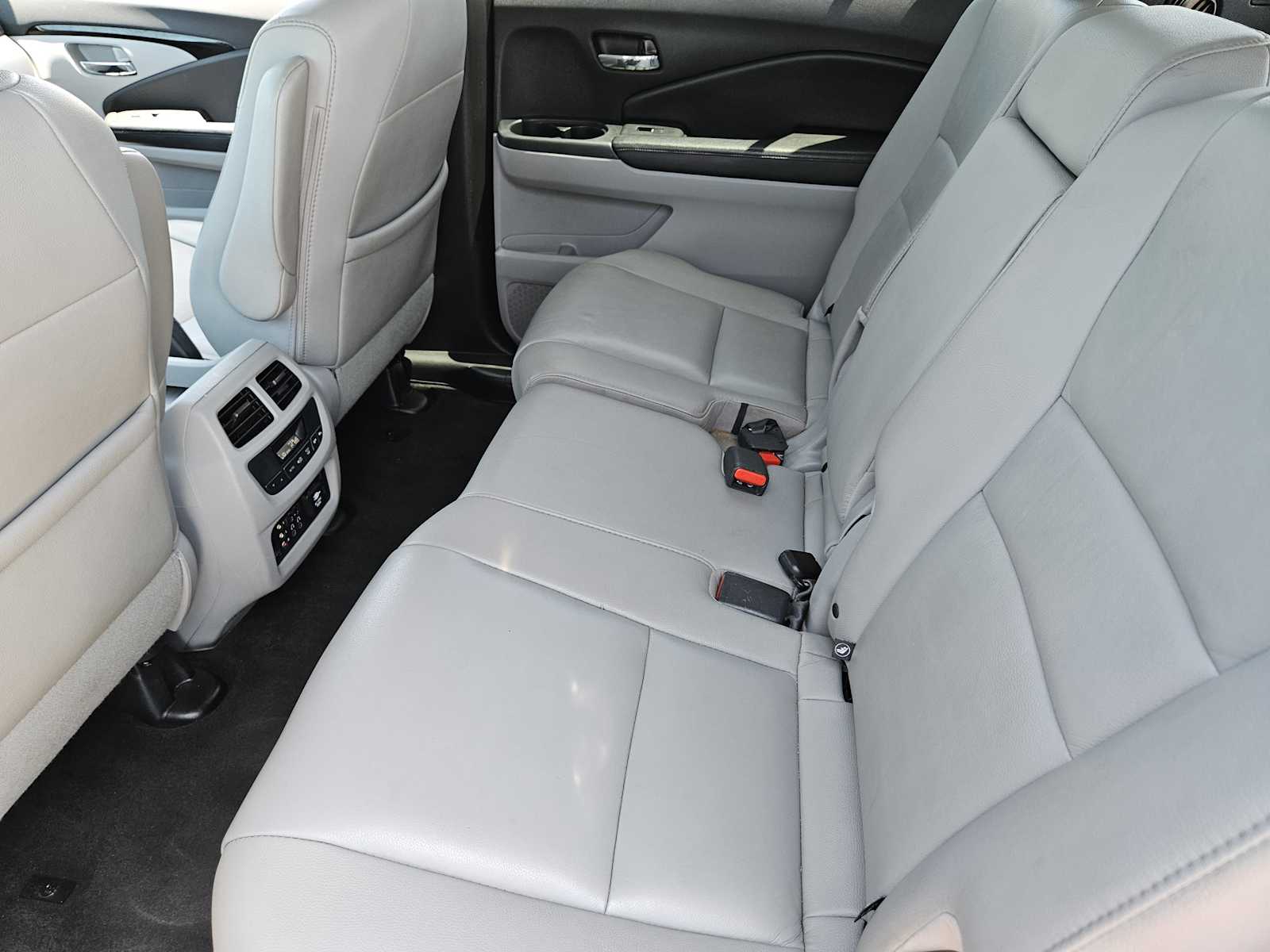 Thumbnail: 2016 Honda Pilot - 32