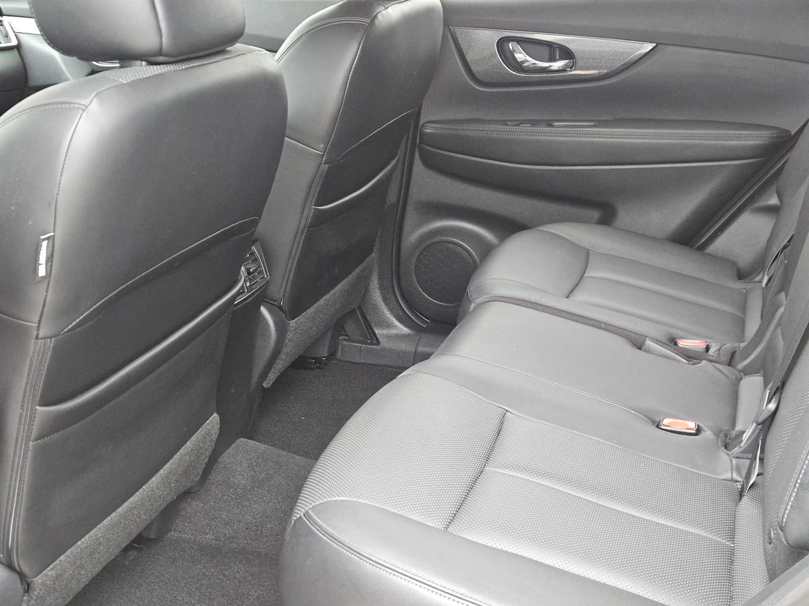 2014 Nissan Rogue SL 29