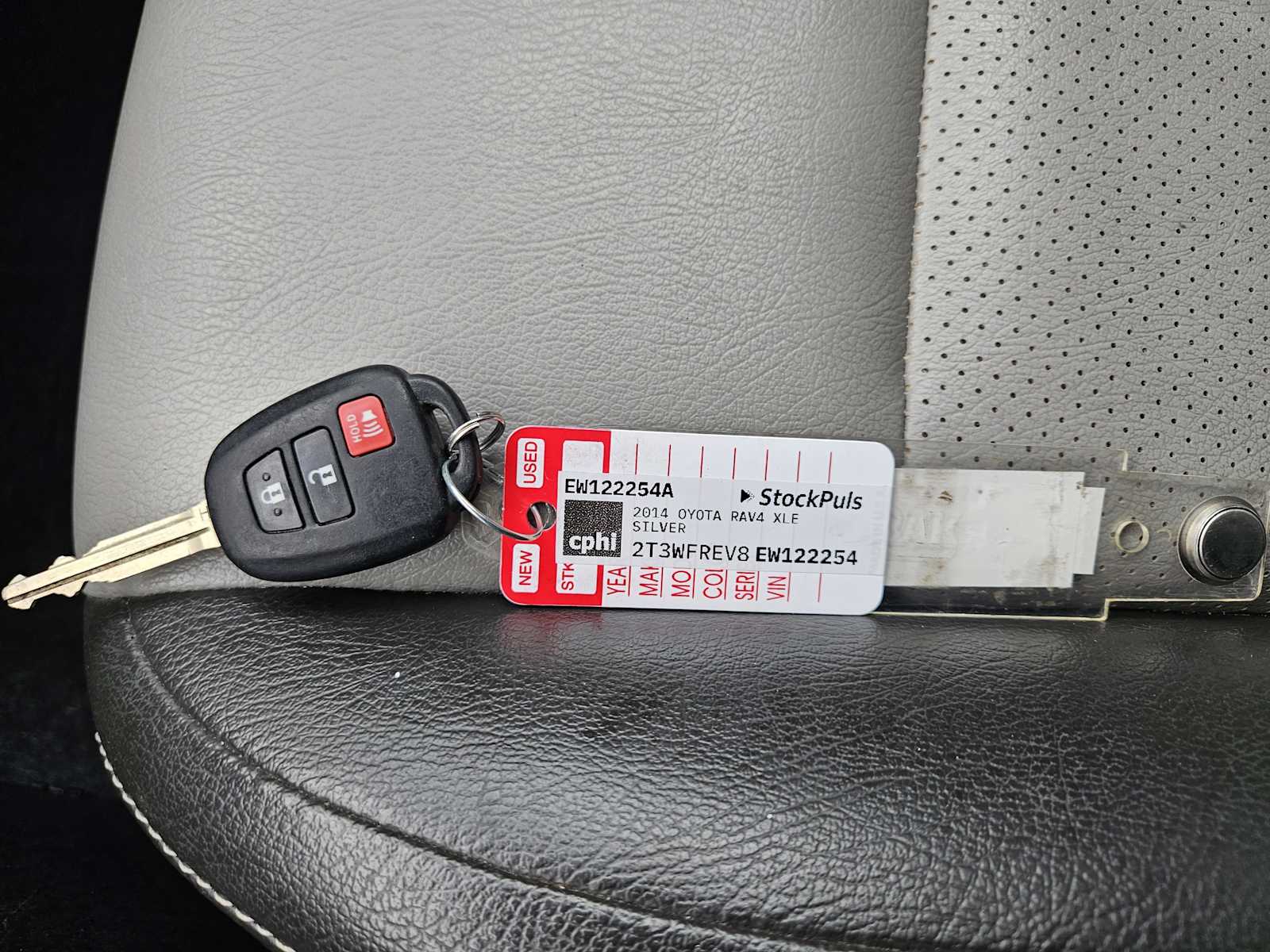 Thumbnail: 2014 Toyota RAV4 - 34