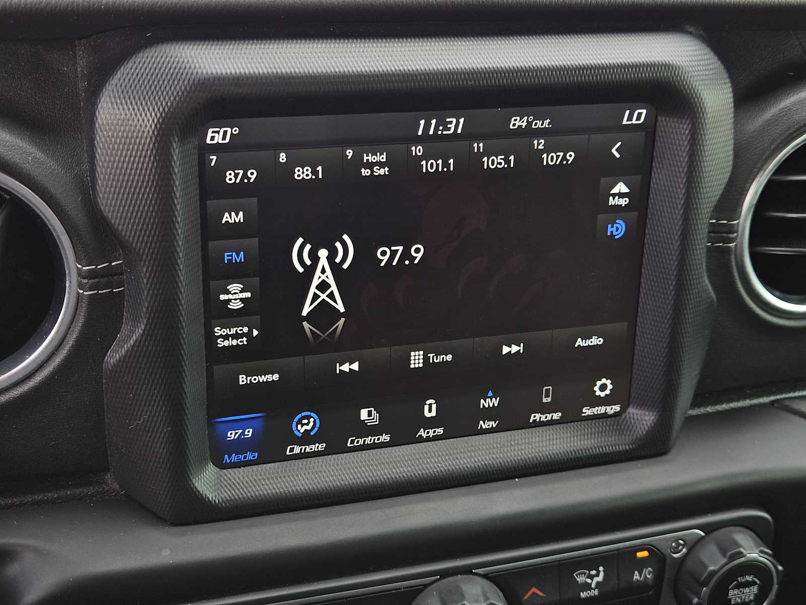 Thumbnail: 2021 Jeep Gladiator - 17