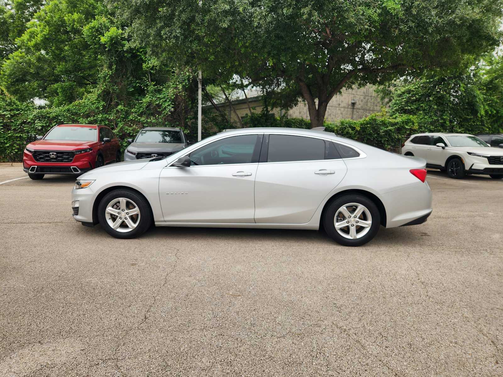 Thumbnail: 2021 Chevrolet Malibu - 4