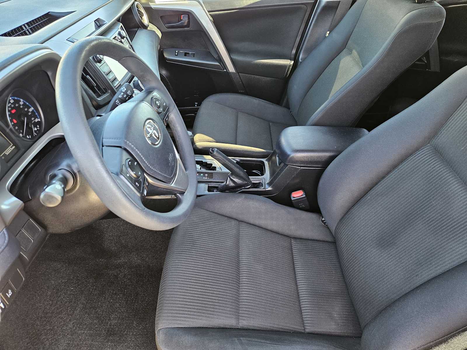 Thumbnail: 2018 Toyota RAV4 - 13