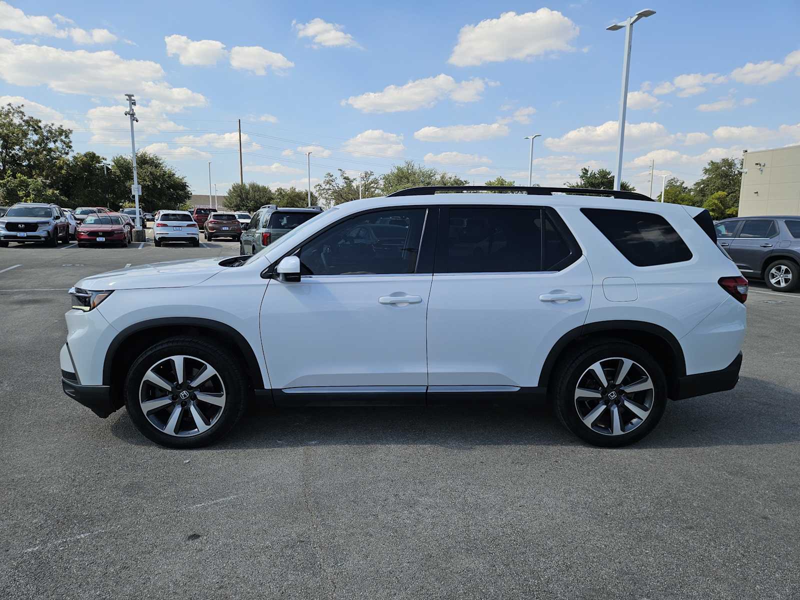 2025 Honda Pilot Touring photo 4