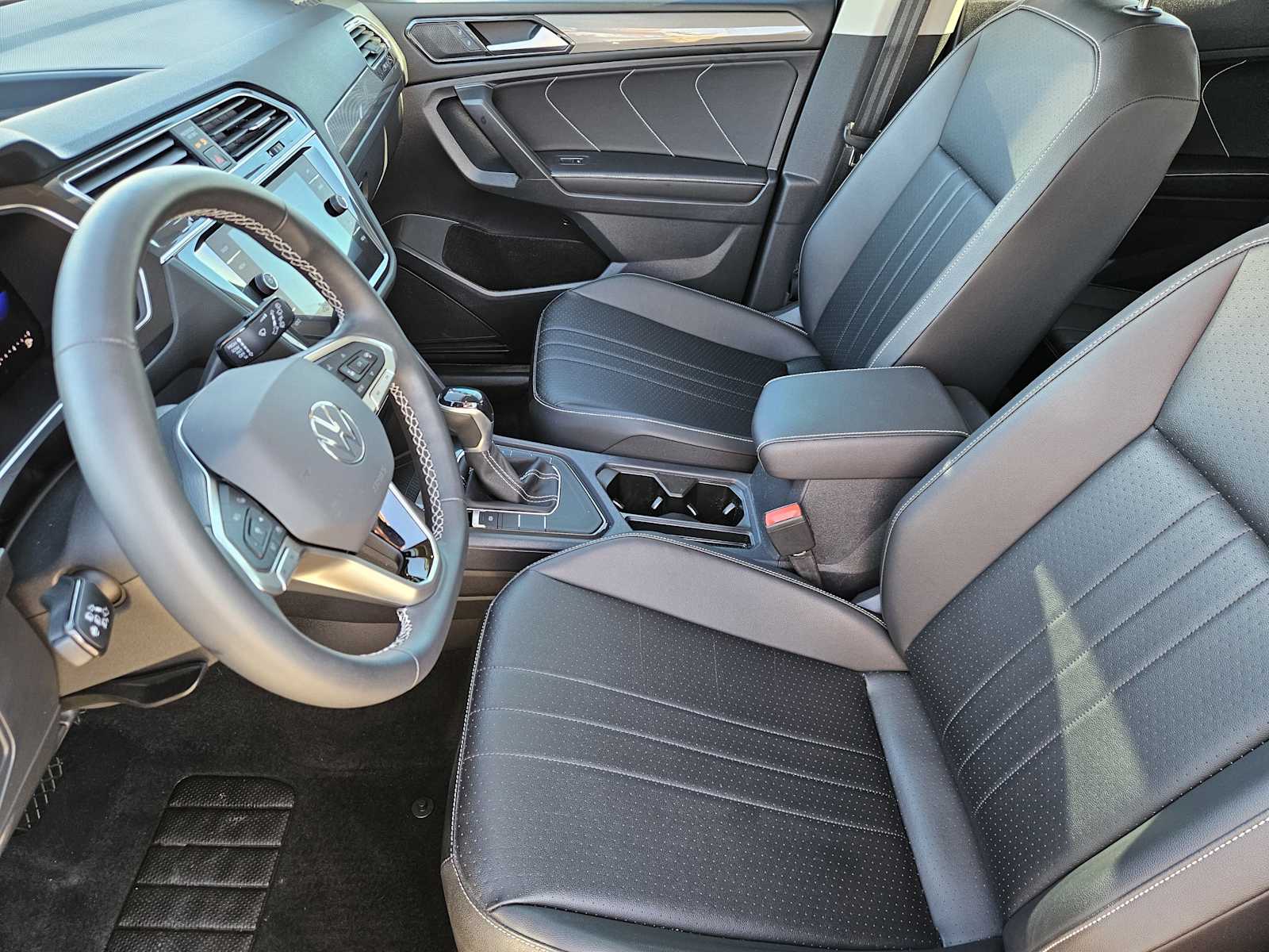 Thumbnail: 2022 Volkswagen Tiguan - 13