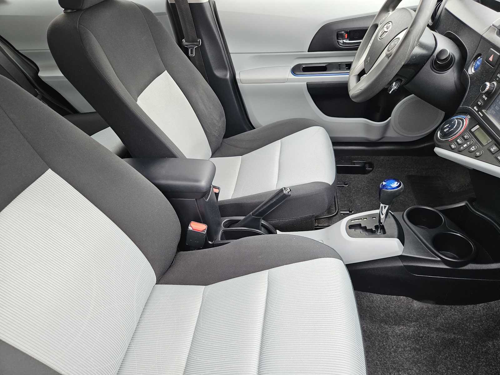 Thumbnail: 2012 Toyota Prius c - 14