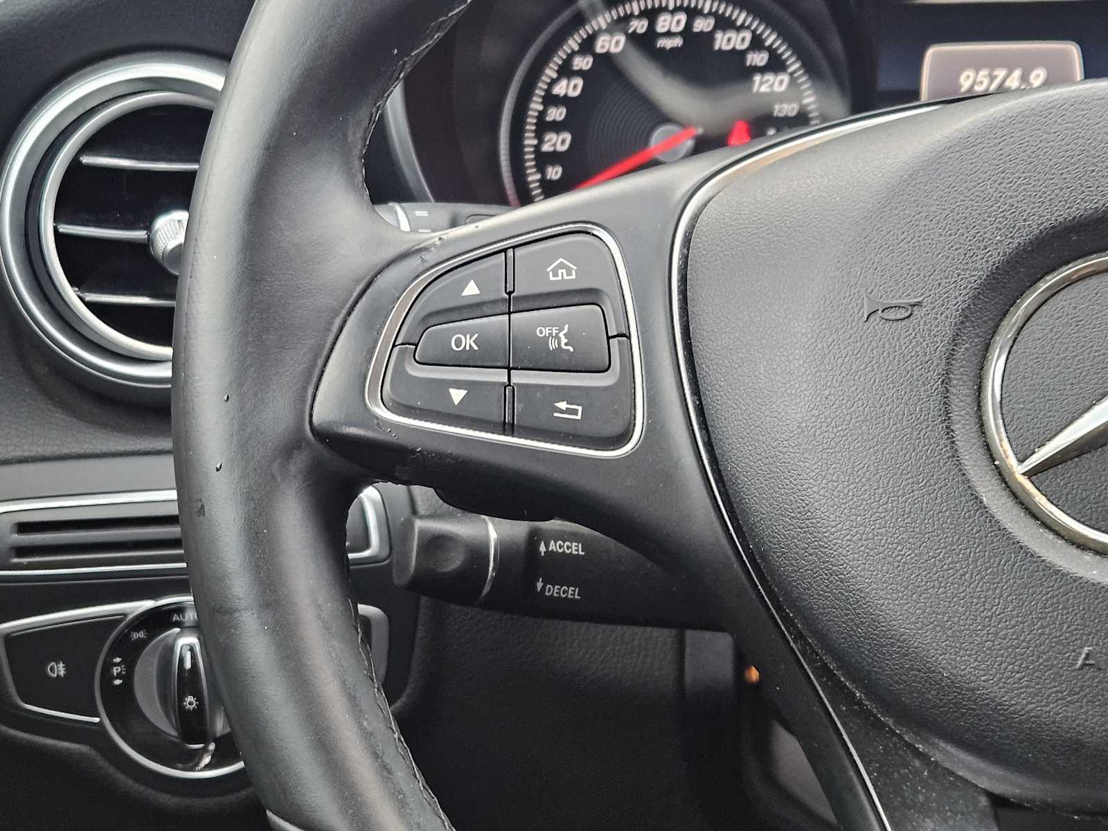 Thumbnail: 2016 Mercedes-Benz C-Class - 24