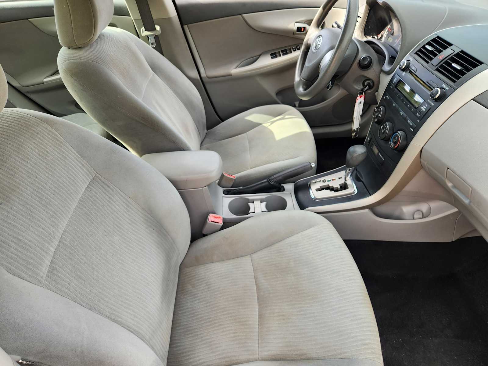 Thumbnail: 2010 Toyota Corolla - 14