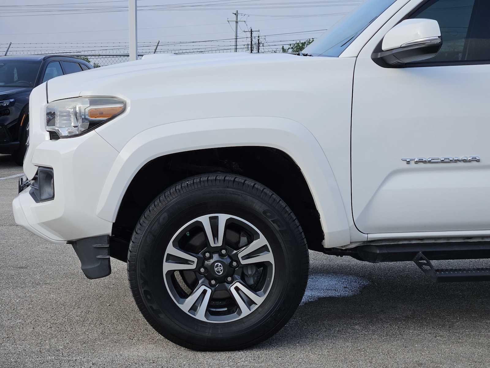 Thumbnail: 2018 Toyota Tacoma - 8