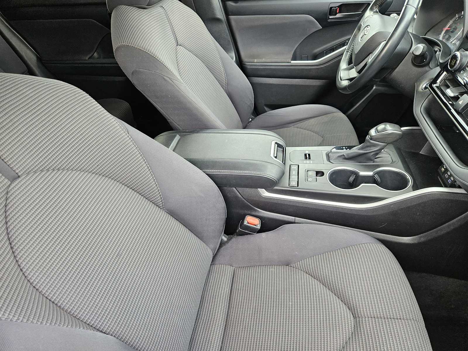 Thumbnail: 2022 Toyota Highlander - 14