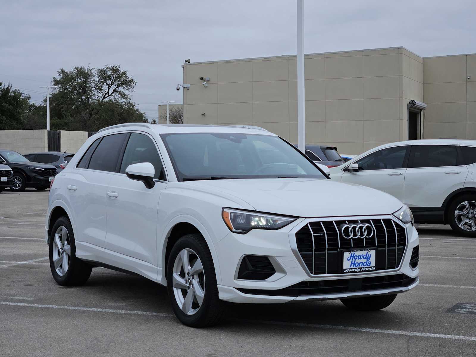 Thumbnail: 2020 Audi Q3 - 3