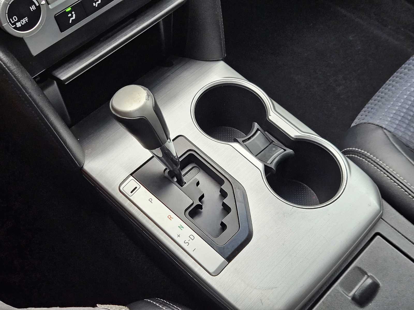 Thumbnail: 2012 Toyota Camry - 19