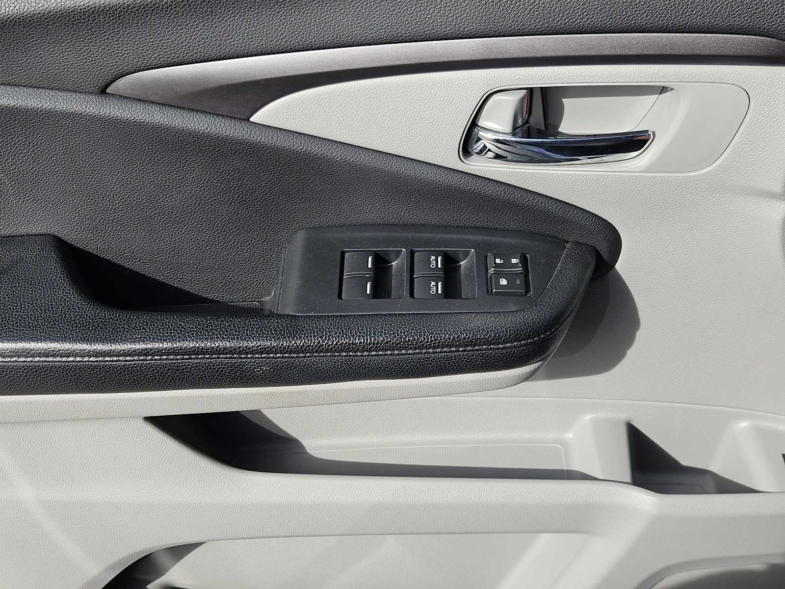 Thumbnail: 2016 Honda Pilot - 20