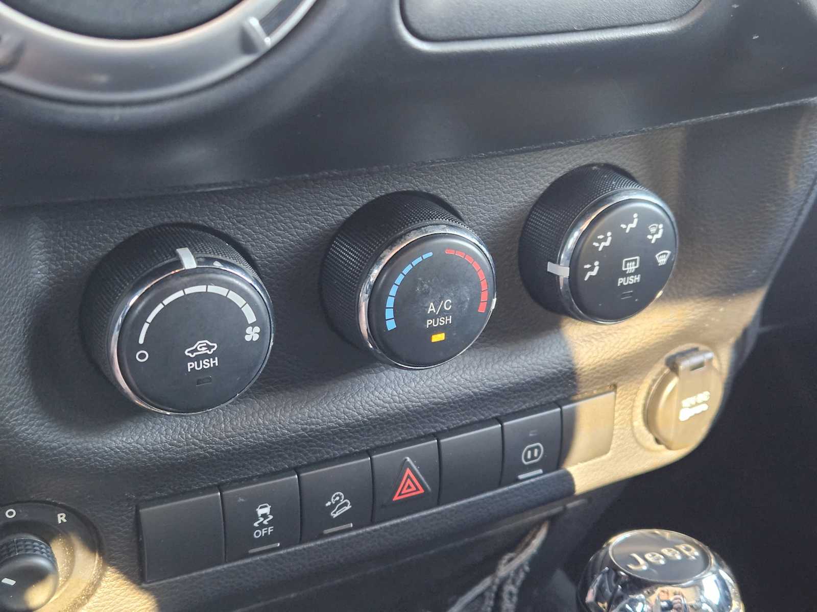 Thumbnail: 2012 Jeep Wrangler - 18