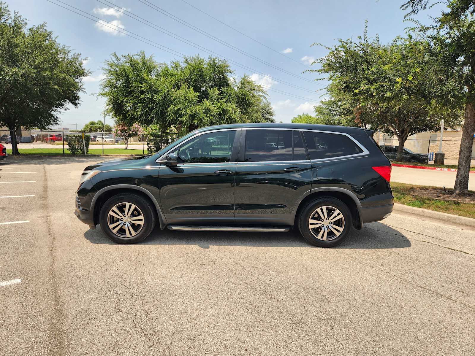 Thumbnail: 2017 Honda Pilot - 4