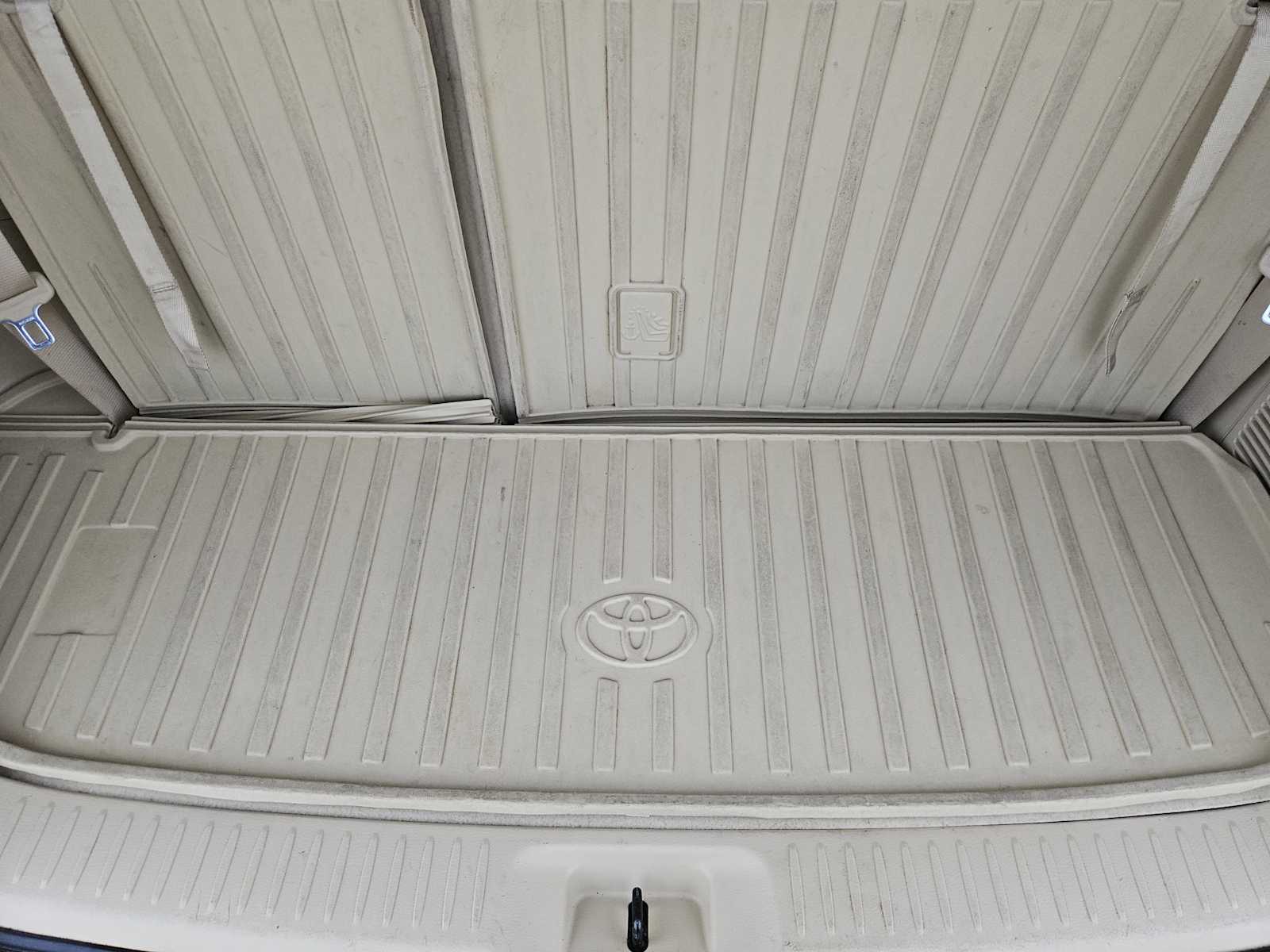 Thumbnail: 2017 Toyota Highlander - 32