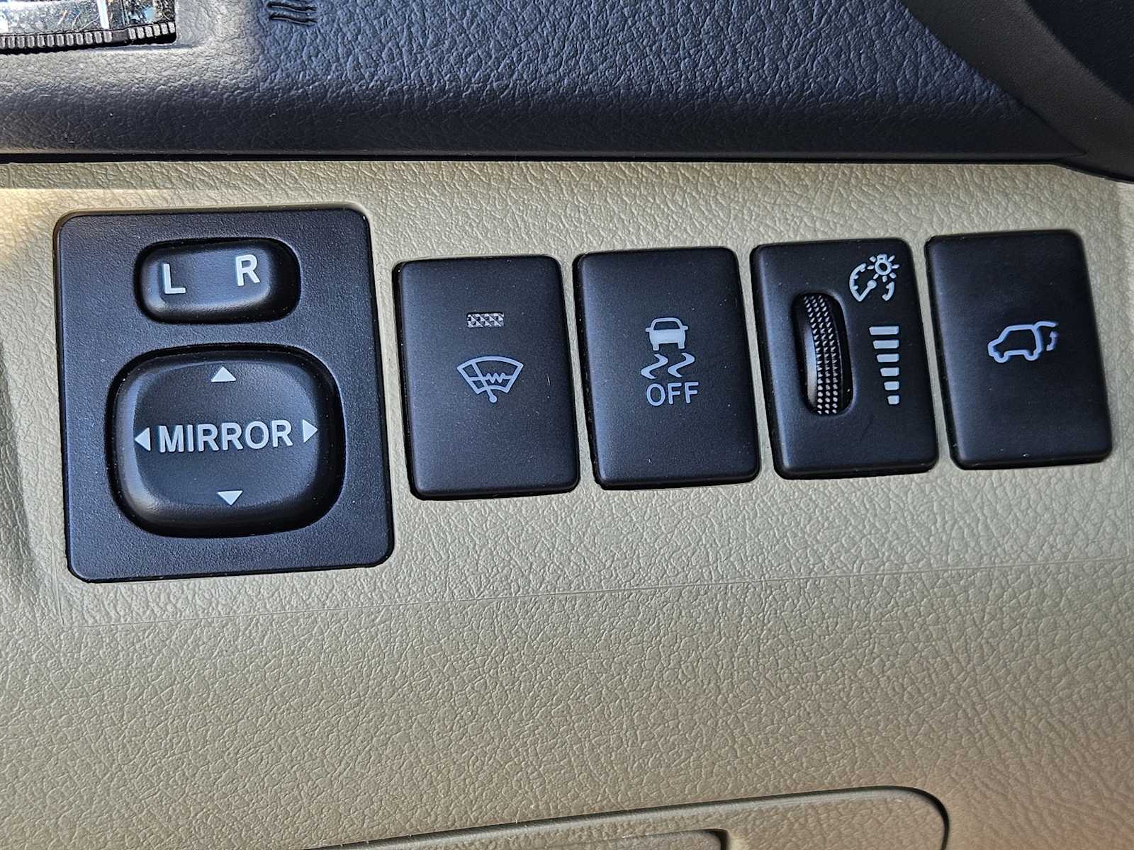 Thumbnail: 2013 Toyota Highlander - 21