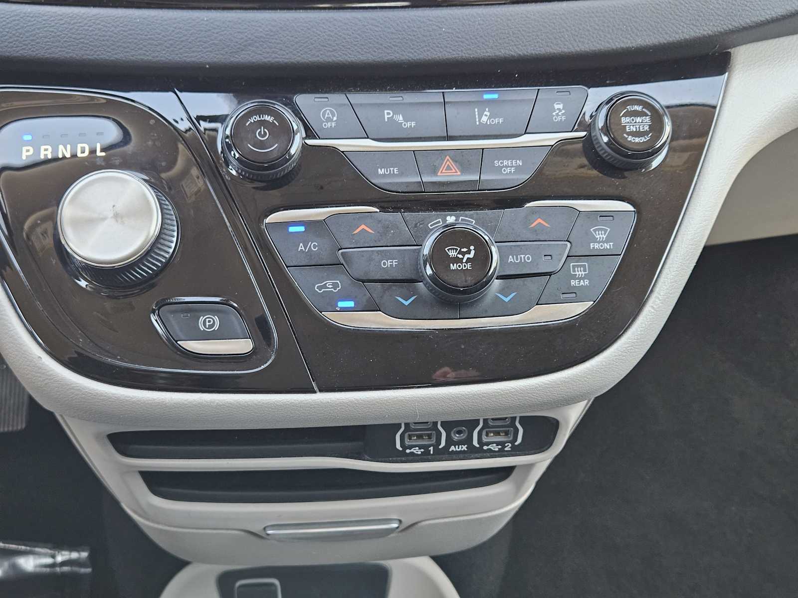 Thumbnail: 2023 Chrysler Pacifica - 17