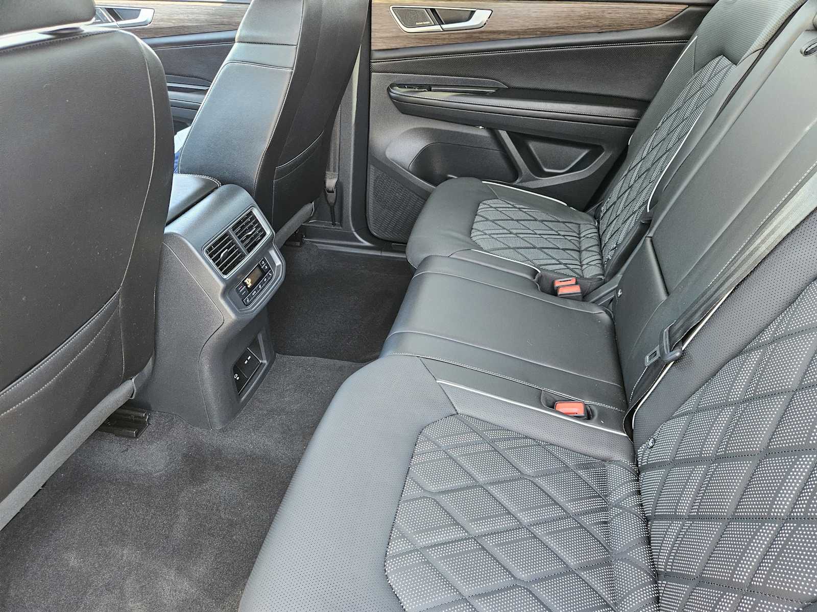 Thumbnail: 2024 Volkswagen Atlas - 30