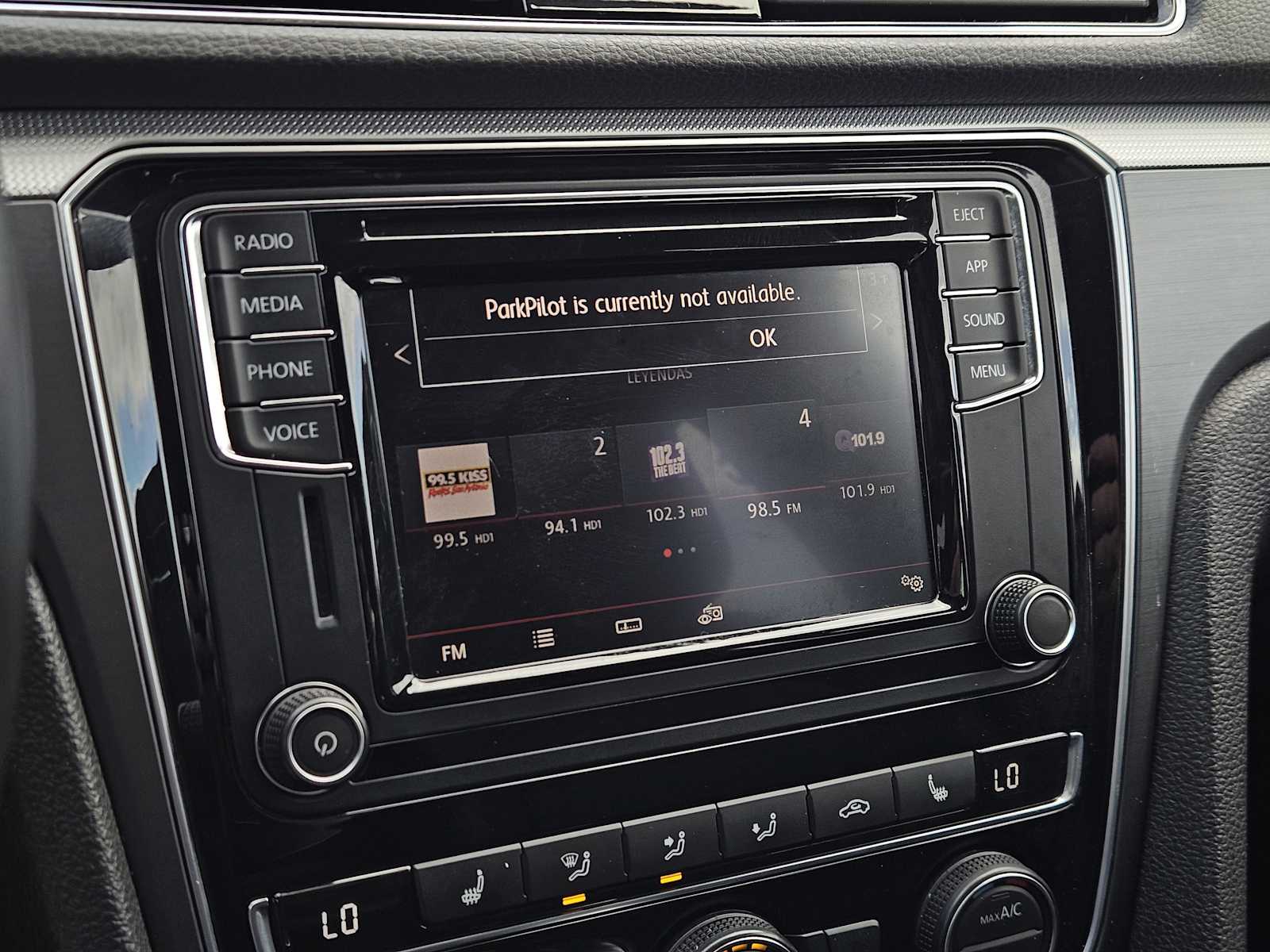 Thumbnail: 2018 Volkswagen Passat - 17