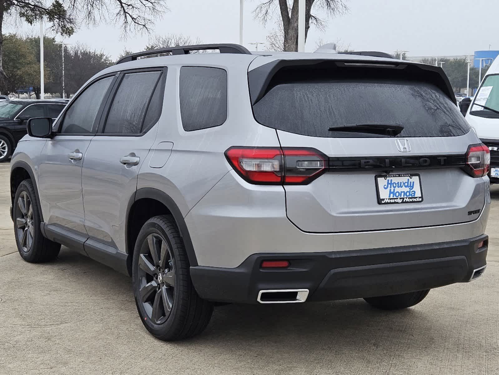 2025 Honda Pilot Sport photo 2