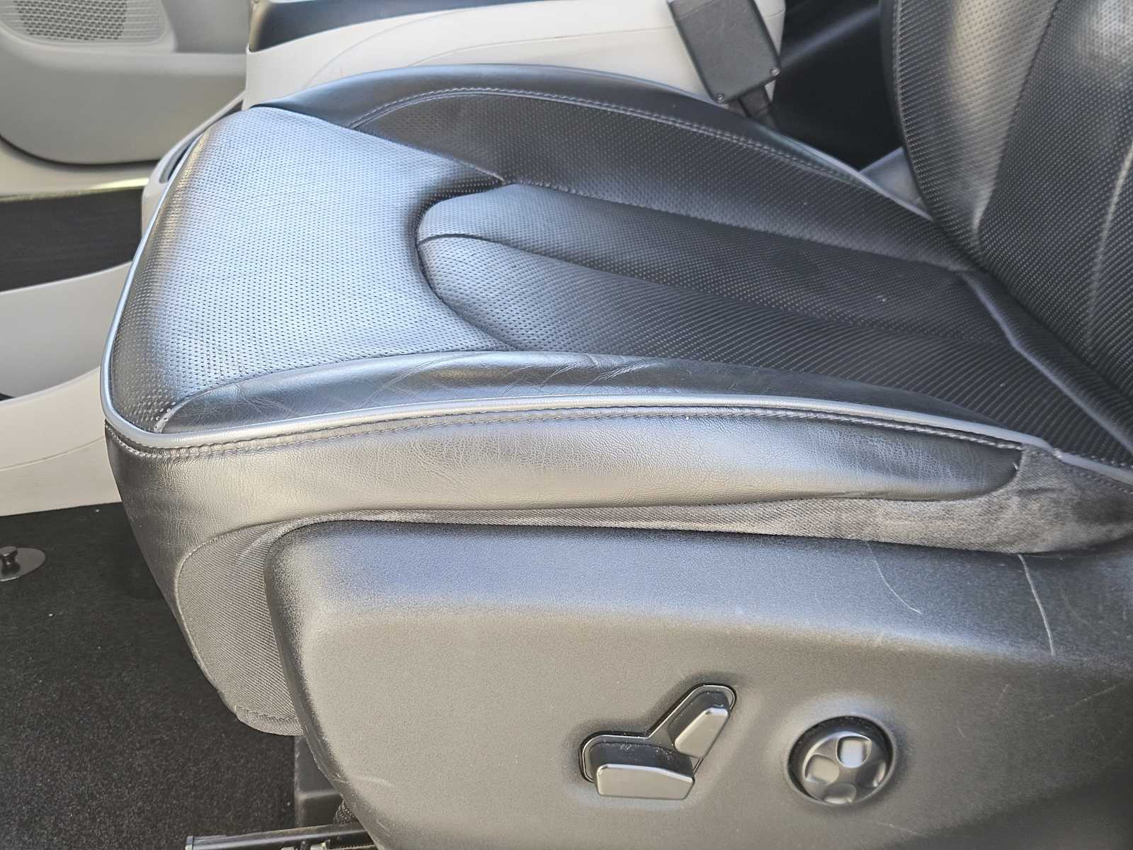 Thumbnail: 2018 Chrysler Pacifica - 22