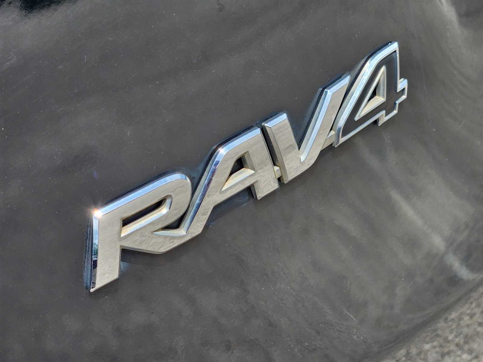 Thumbnail: 2013 Toyota RAV4 - 11