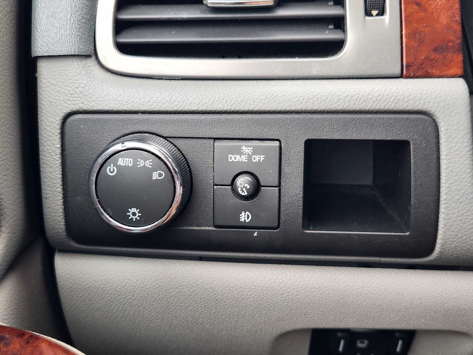 Thumbnail: 2011 GMC Yukon - 22